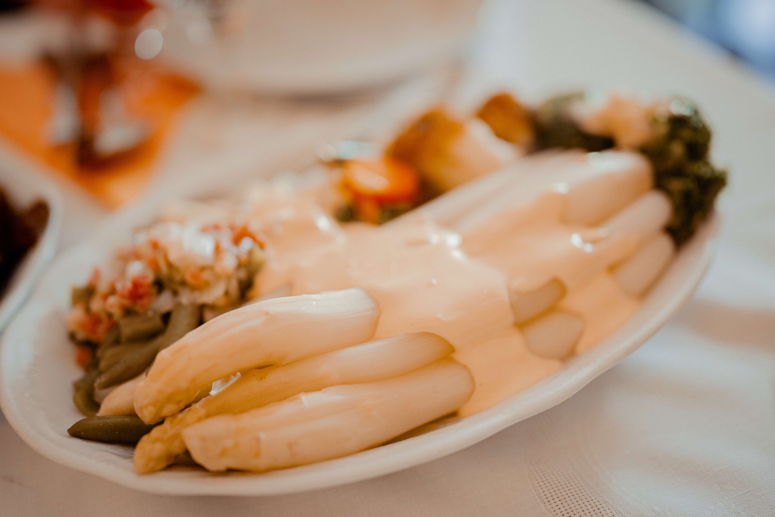 Gemüseplatte mit Spargel