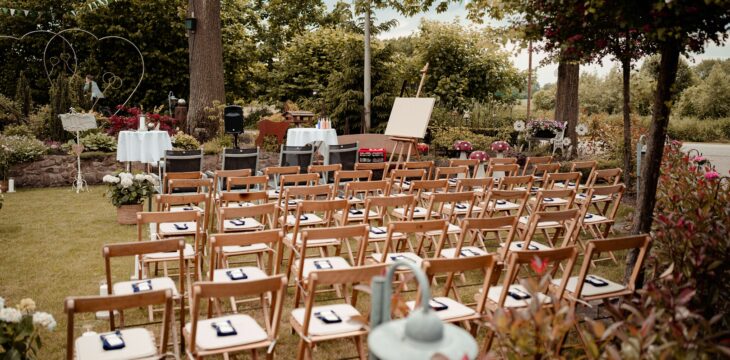 Freie Trauung auf dem Rasen