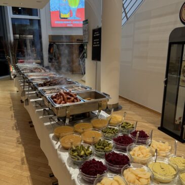 BUffet mit Wurst, Rippchen, Grünkohl usw.