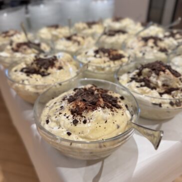 mehrere Schüsseln Herrencreme